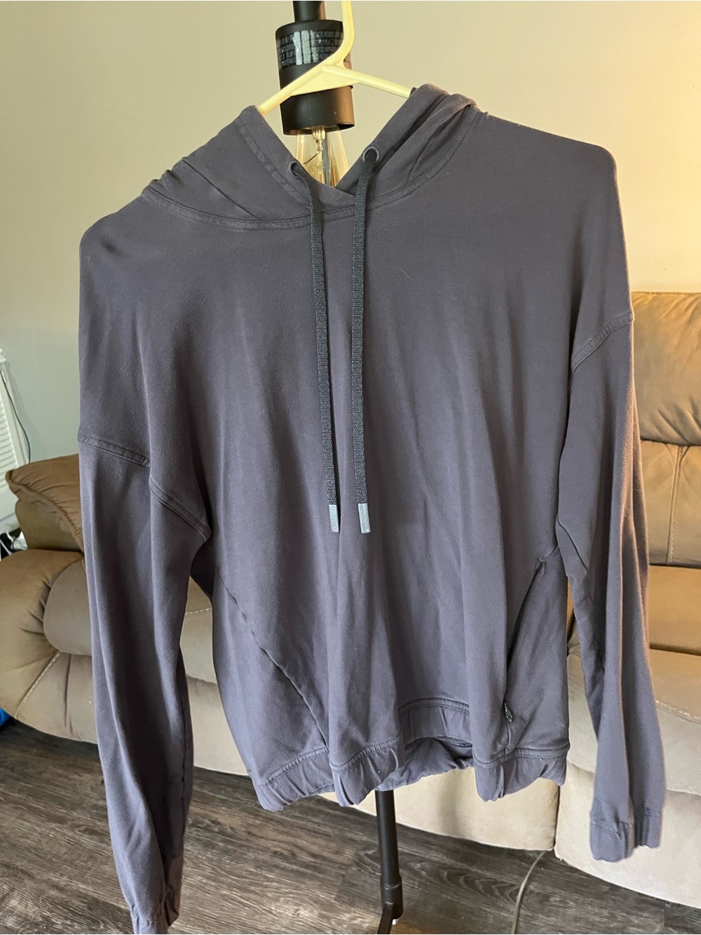 Lululemon women’s  Hooded Pullover Sweatshirt - slit in back size 8- Charcoal